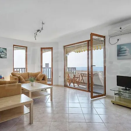 Sun Coast - Stunning Sea Views 아파트 *